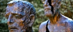 tn2_Prague-victims-of-communism-statuesMR_1
